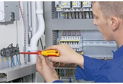 پیچ گوشتی اسلیم KNIPEX برای پیچ های شکاف دار (232 میلی متر) 98 20 55 SL پیچ گوشتی اسلیم KNIPEX برای پیچ های شکاف دار (232 میلی متر) 98 20 55 SL