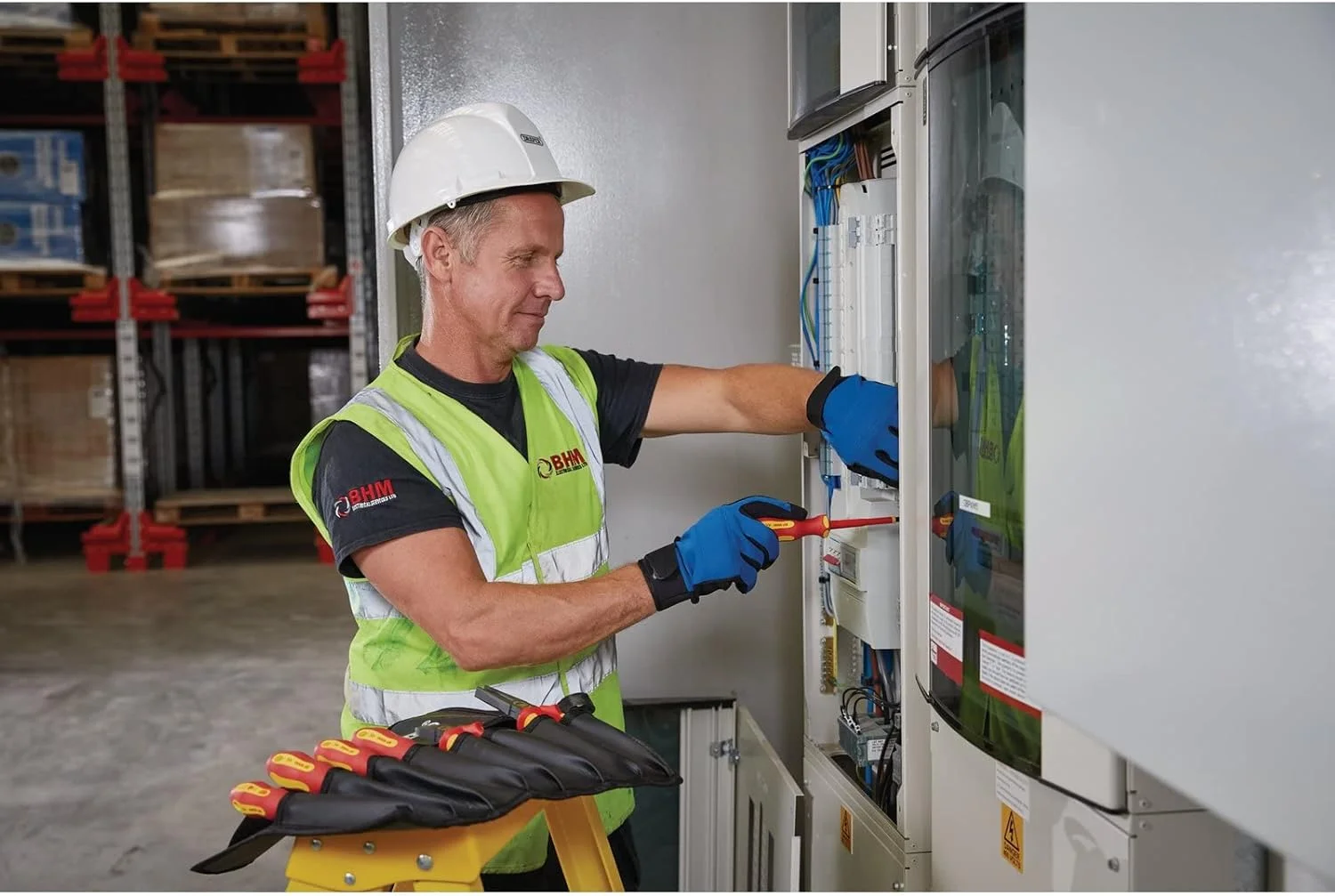 پیچ گوشتی دوسو دراپر مدل 64432 XP1000 VDE، شماره 2، طول 100 میلی متر پیچ گوشتی دوسو دراپر مدل 64432 XP1000 VDE، شماره 2، طول 100 میلی متر