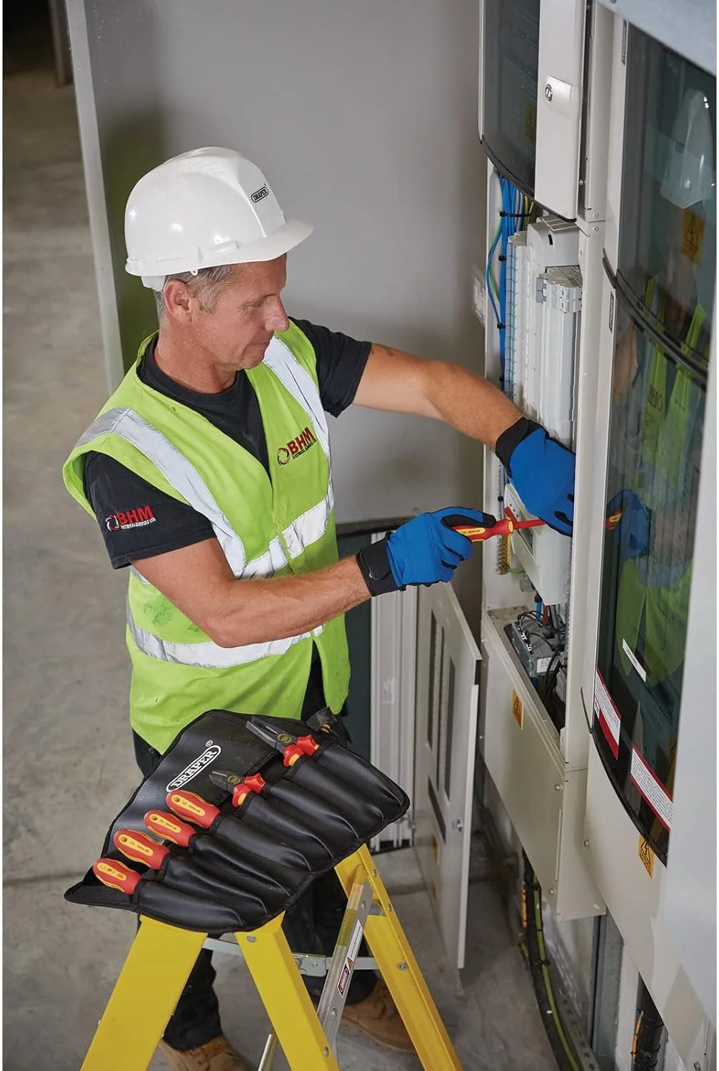 پیچ گوشتی دوسو دراپر مدل 64432 XP1000 VDE، شماره 2، طول 100 میلی متر پیچ گوشتی دوسو دراپر مدل 64432 XP1000 VDE، شماره 2، طول 100 میلی متر