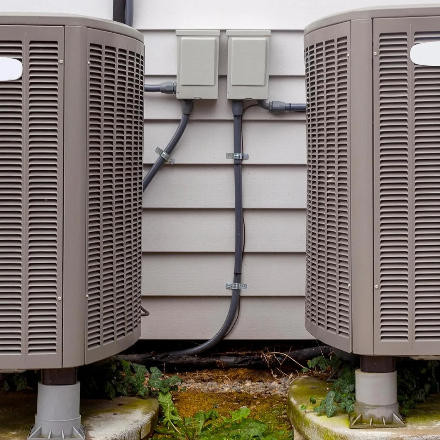 بست لوله فلزی برق (EMT) سایز 1/2 اینچ Maxxima، مدل فشاری دو سوراخه، فولاد با روکش روی (بسته 100 عددی) برای نصب لوله بست لوله فلزی برق (EMT) سایز 1/2 اینچ Maxxima، مدل فشاری دو سوراخه، فولاد با روکش روی (بسته 100 عددی) برای نصب لوله