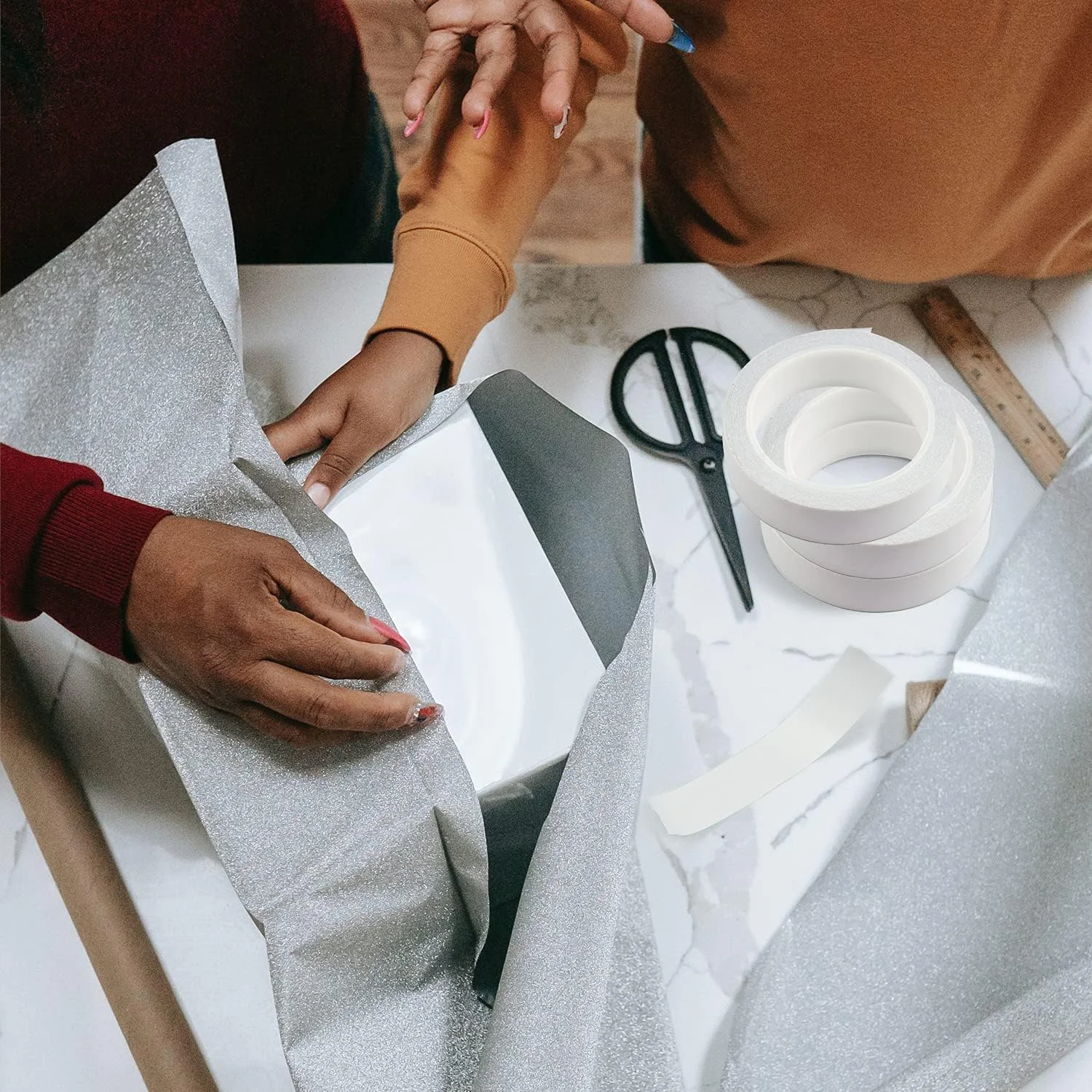 نوار چسب دو طرفه MARKQ | نوار چسبی 2.5 سانتیمتری در 18 متری برای هنر، صنایع دستی، عکاسی، اسکرپ بوک، کارت سازی، بسته بندی هدیه و لوازم التحریر مدرسه اداری (بسته 1 عددی) نوار چسب دو طرفه MARKQ | نوار چسبی 2.5 سانتیمتری در 18 متری برای هنر، صنایع دستی، عکاسی، اسکرپ بوک، کارت سازی، بسته بندی هدیه و لوازم التحریر مدرسه اداری (بسته 1 عددی)