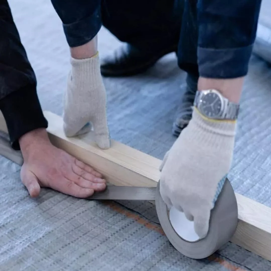 نوار چسب نقره ای ضد آب و مقاوم Red Dot Gift با ابعاد 48 میلی متر در 25 یارد، چسبندگی قوی، مناسب برای تعمیرات داخلی و خارجی، قابل پاره شدن با دست (تک بسته) نوار چسب نقره ای ضد آب و مقاوم Red Dot Gift با ابعاد 48 میلی متر در 25 یارد، چسبندگی قوی، مناسب برای تعمیرات داخلی و خارجی، قابل پاره شدن با دست (تک بسته)