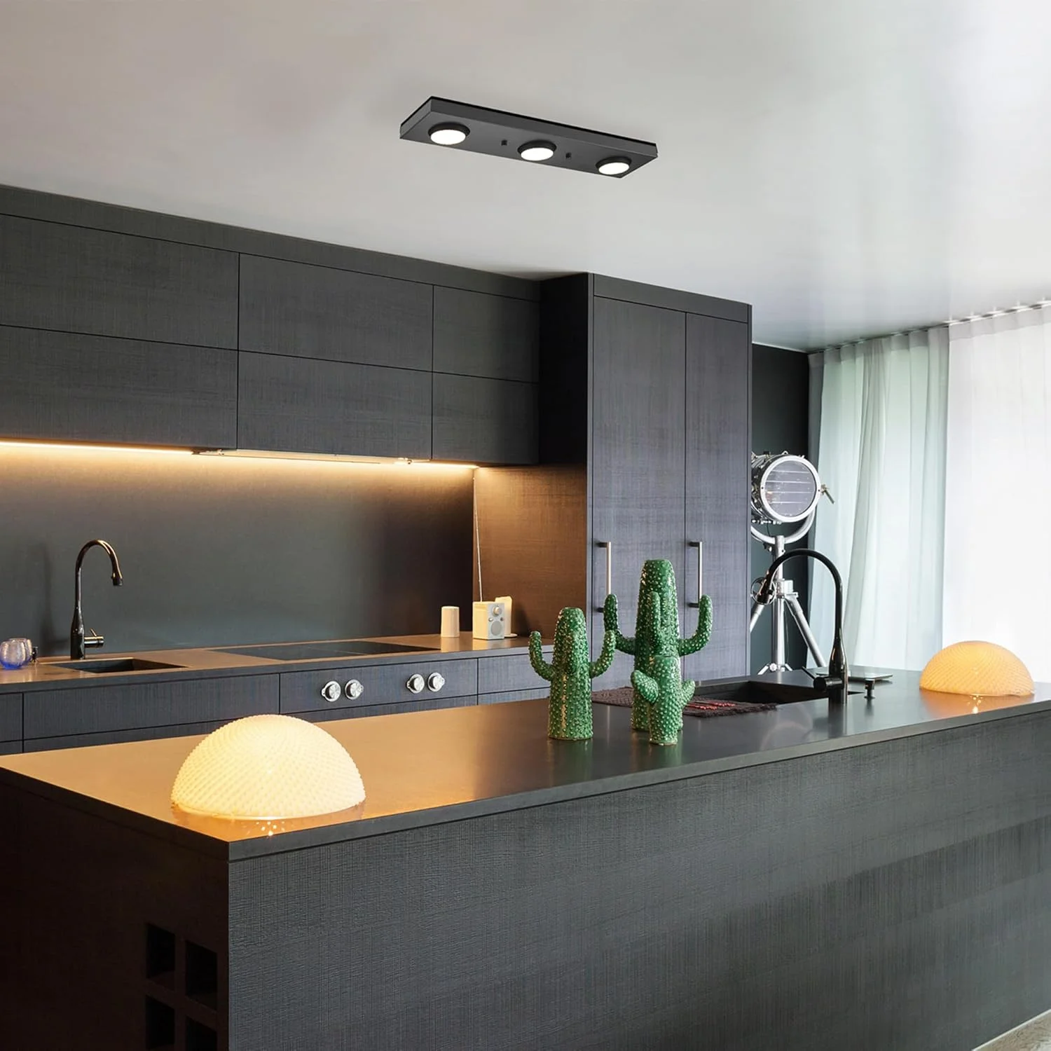 چراغ ریلی 3 شاخه ال ای دی یکپارچه گلوب الکتریک مدل Bleecker 59941، مشکی مات، 21 وات، 1200 لومن، 3000 کلوین، 90 CRI چراغ ریلی 3 شاخه ال ای دی یکپارچه گلوب الکتریک مدل Bleecker 59941، مشکی مات، 21 وات، 1200 لومن، 3000 کلوین، 90 CRI