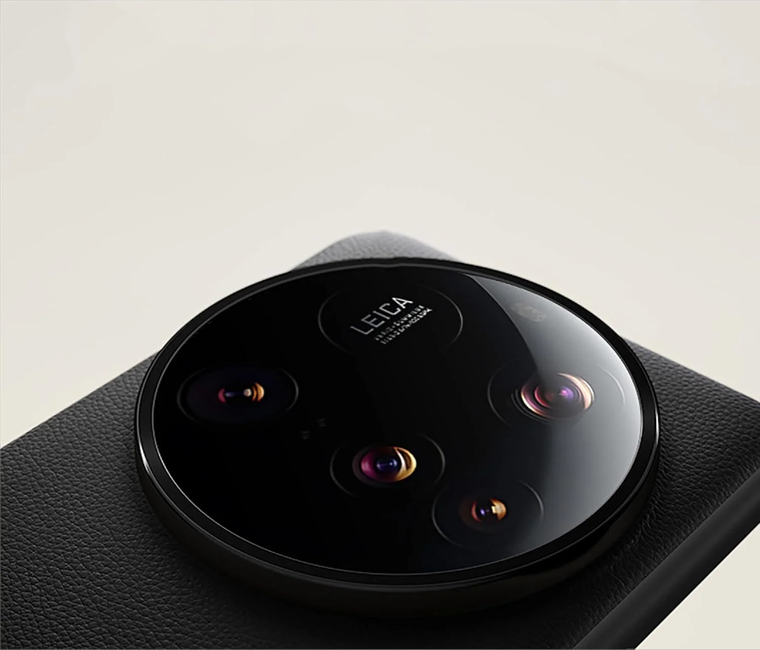 کاور محافظ چرمی مدل GIOPUEY سازگار با گوشی شیائومی 15 Ultra، ساخته شده از چرم PU + PC سخت، بافت چرمی ویژه، ضد اثر انگشت و ضد خش - مشکی