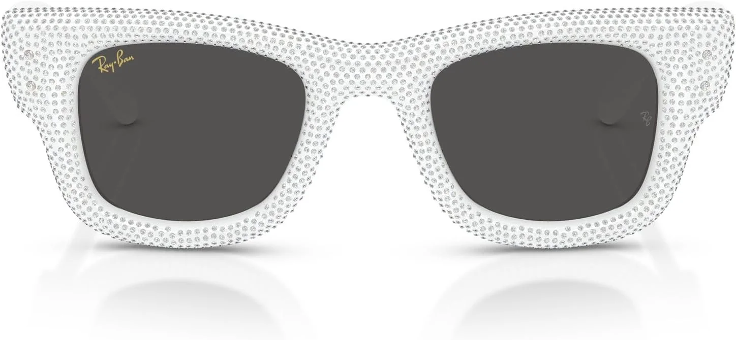 عینک آفتابی مربعی ری-بن مدل RB4940BP Wayfarer Puffer Blacked Out Collection با همکاری A$AP Rocky، سفید با سنگ‌فرش نگین‌دار/خاکستری تیره، 47 میلی‌متر