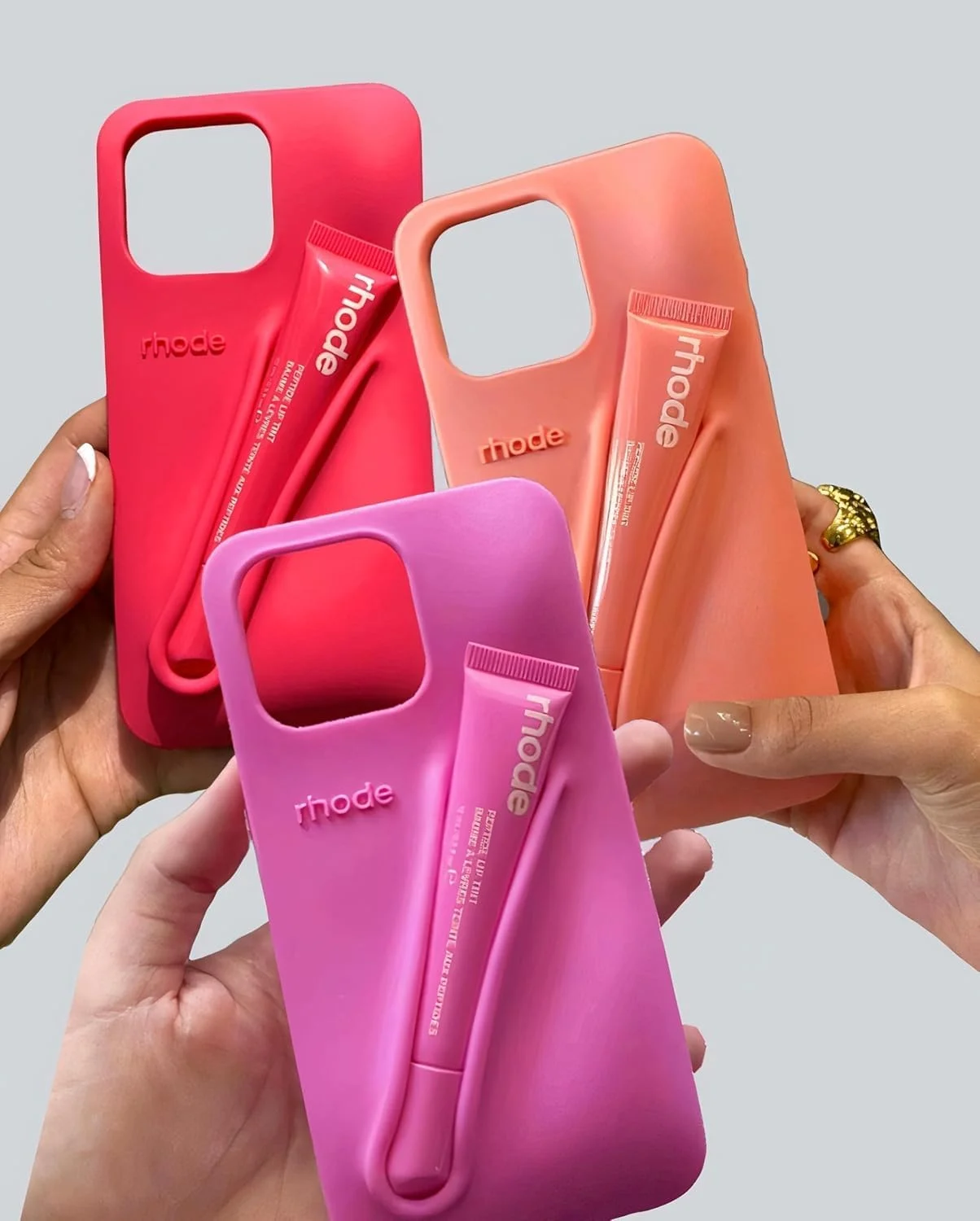 قاب گوشی آیفون 13 سازگار با Next Store به همراه جای بالم لب در بسته بندی اصلی - قاب گوشی چند منظوره با جای بالم لب - کیف مسافرتی سیلیکونی شیک (صورتی روشن)