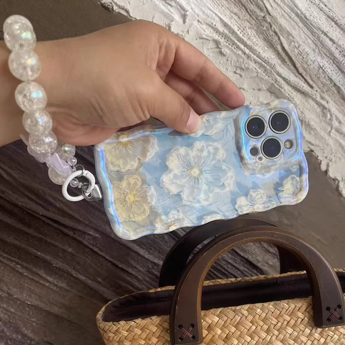 قاب گوشی طرح گل نقاشی روغنی اکلیلی به همراه بند مچی و ضربه گیر TPU، قاب محافظ دخترانه زیبا (آبی، 14) سازگار با آیفون 14 قاب گوشی طرح گل نقاشی روغنی اکلیلی به همراه بند مچی و ضربه گیر TPU، قاب محافظ دخترانه زیبا (آبی، 14) سازگار با آیفون 14
