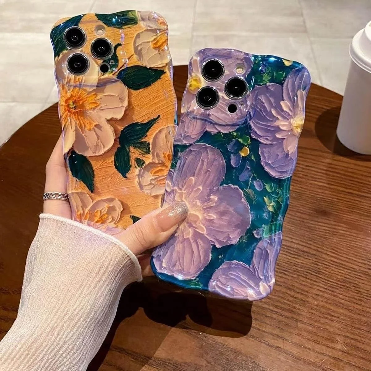 قاب گوشی بولیگو مناسب آیفون 15 - کاور ضربه گیر TPU بامپر زیبا با بند مچی، طرح نقاشی رنگ روغن، قاب محافظ گوشی براق گلدار زنانه (بنفش، آیفون 15)