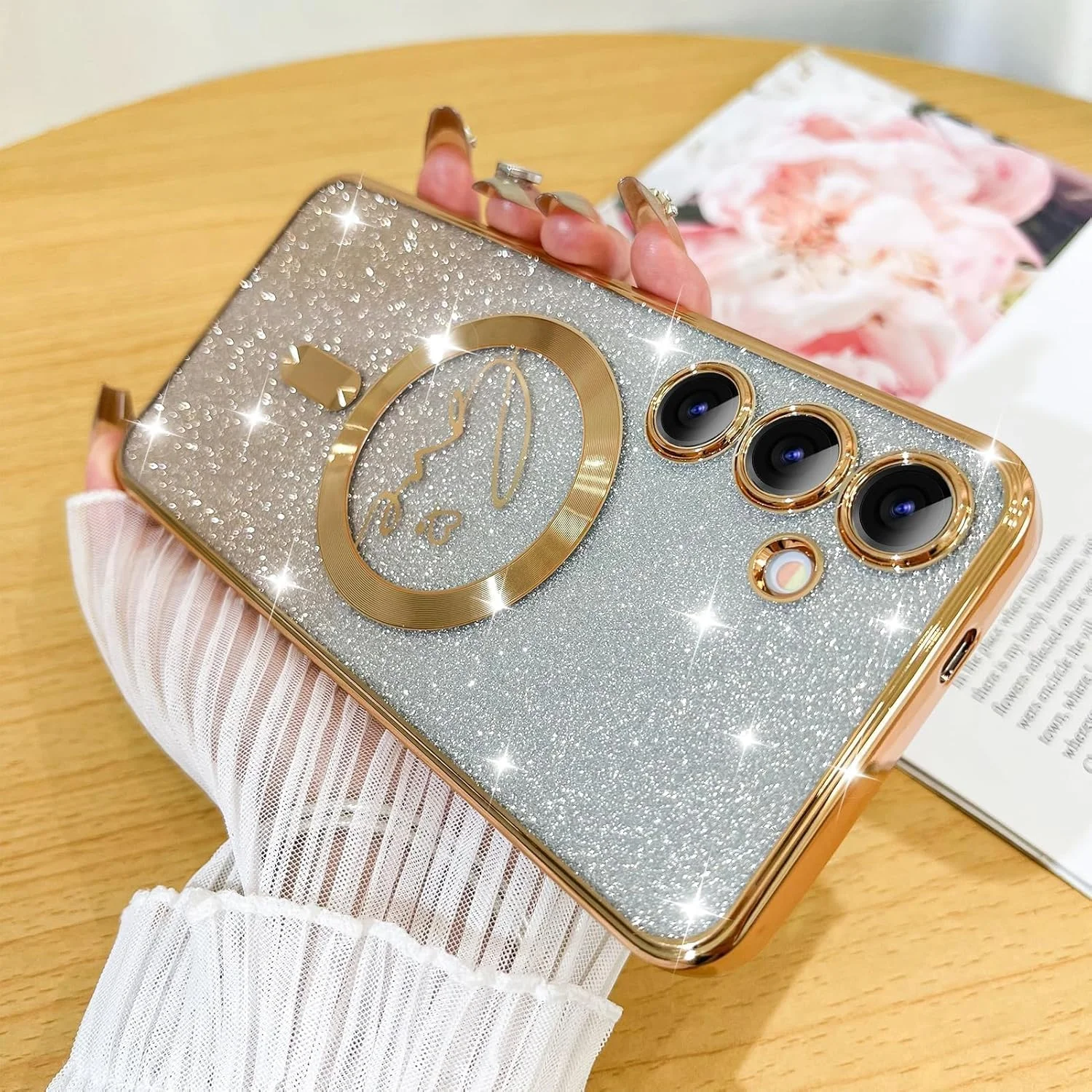 قاب محافظ گوشی ELEPIK برای گلکسی S24 FE با محافظ دوربین، پوشش کامل دوربین، سازگار با MagSafe، طرح قلب آبکاری شده، قاب مغناطیسی باریک شفاف با پولک طلایی قاب محافظ گوشی ELEPIK برای گلکسی S24 FE با محافظ دوربین، پوشش کامل دوربین، سازگار با MagSafe، طرح قلب آبکاری شده، قاب مغناطیسی باریک شفاف با پولک طلایی