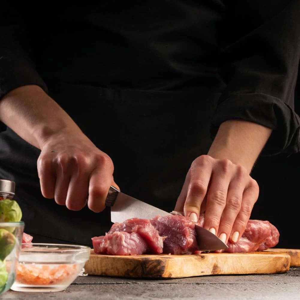 چاقوی آشپزخانه استیل وی، 8 اینچ، فول تنگ، فوق العاده تیز، مناسب برای آشپزهای خانگی، فولاد کربنی ضد زنگ ممتاز، چاقوی جهانی با دسته چوبی ارگونومیک در جعبه هدیه