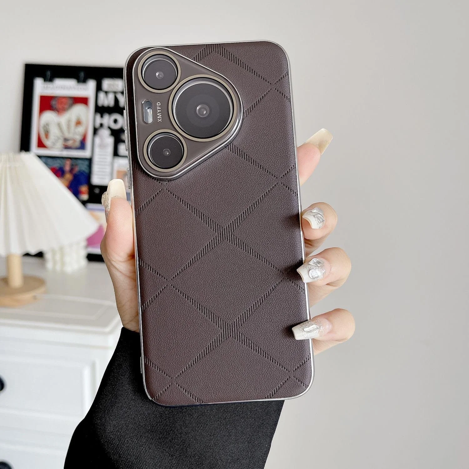 قاب گوشی هواوی P70 Ultra - طرح ستاره و پیکان، چرم مصنوعی، فوق العاده نازک (قهوه ای) قاب گوشی هواوی P70 Ultra - طرح ستاره و پیکان، چرم مصنوعی، فوق العاده نازک (قهوه ای)