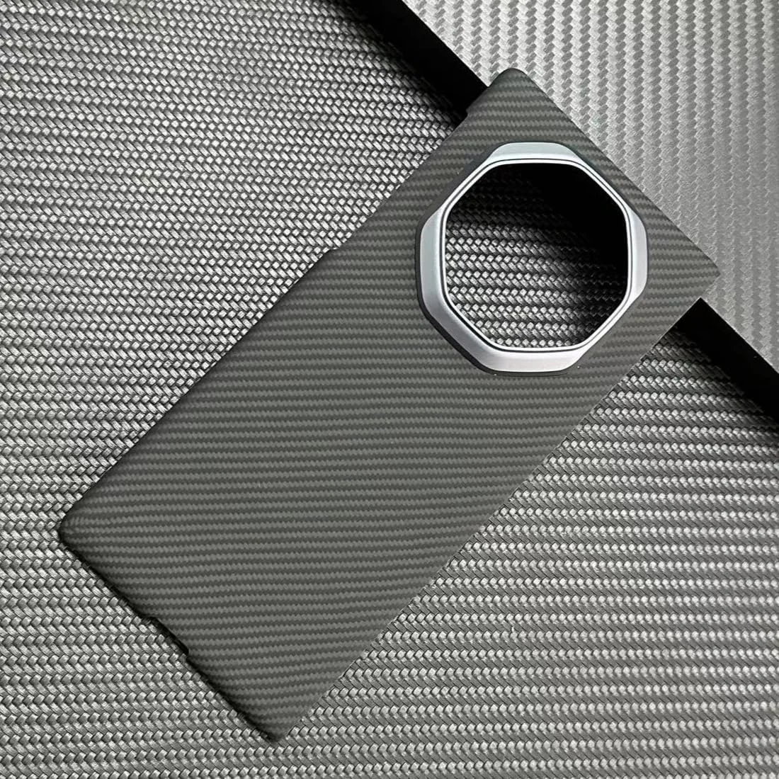 کاور فیبر کربنی 600D Gruattreay برای هوآوی Mate XT (2024)، کاور ضد ضربه با فریم لنز فلزی، محافظ پشتی بادوام و لوکس (نقره ای)