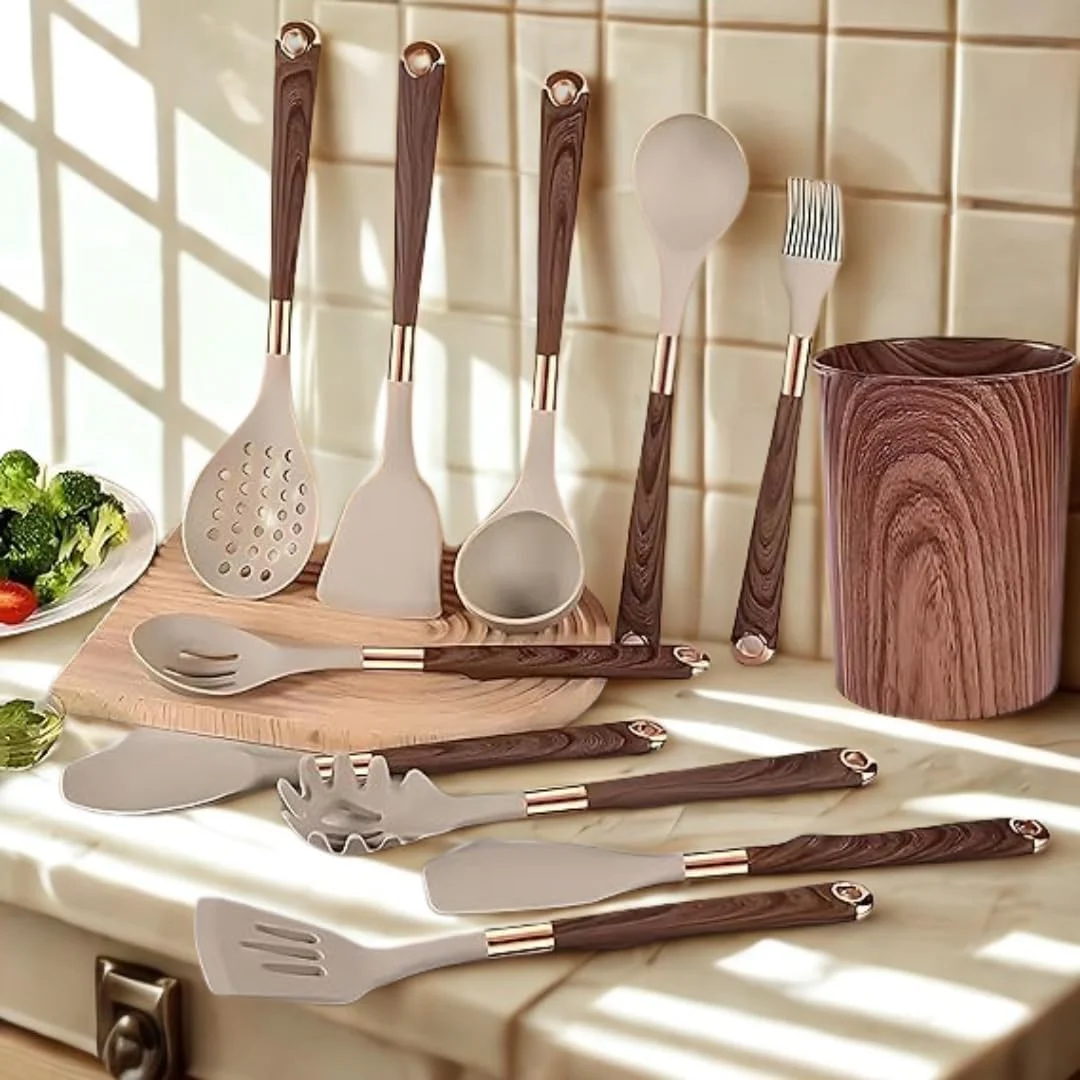 ست لوازم آشپزخانه ۱۱ پارچه شیک | سیلیکون درجه مواد غذایی | دسته های PP | مقاوم در برابر حرارت، نچسب | شامل کفگیر، برس، قاشق و سطل ست لوازم آشپزخانه ۱۱ پارچه شیک | سیلیکون درجه مواد غذایی | دسته های PP | مقاوم در برابر حرارت، نچسب | شامل کفگیر، برس، قاشق و سطل