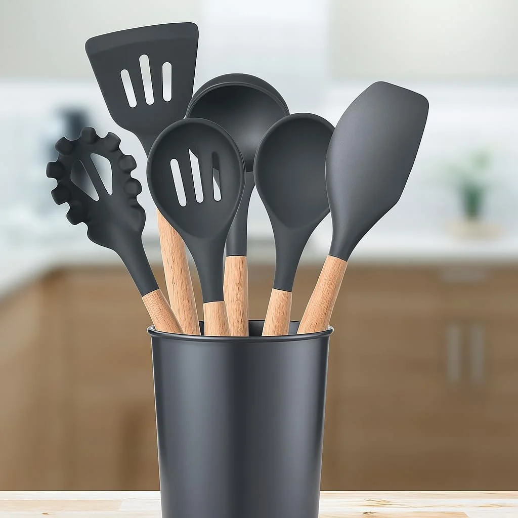 ست 12 پارچه ابزار آشپزی سیلیکونی Fitto - نچسب، مقاوم در برابر حرارت، فاقد BPA، دارای دسته چوبی برای پخت و پز، شیرینی پزی و سرخ کردن - بادوام و با قابلیت شستشوی آسان