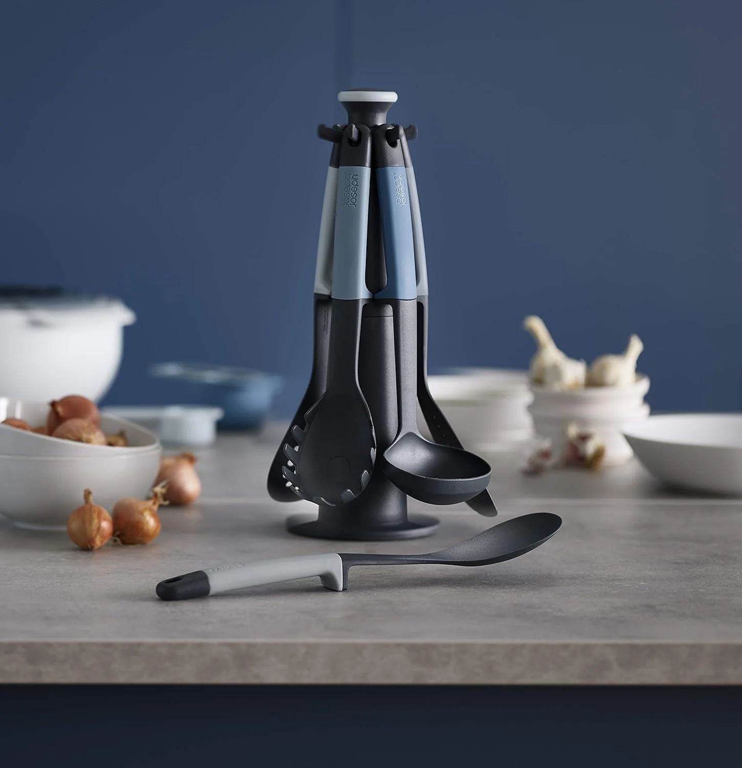 مجموعه ابزار آشپزی نایلونی چرخشی جوزف جوزف مدل Sky Edition 10525 به همراه استند چرخشی، رنگ آسمانی، JJ-10525، 6 تکه مجموعه ابزار آشپزی نایلونی چرخشی جوزف جوزف مدل Sky Edition 10525 به همراه استند چرخشی، رنگ آسمانی، JJ-10525، 6 تکه