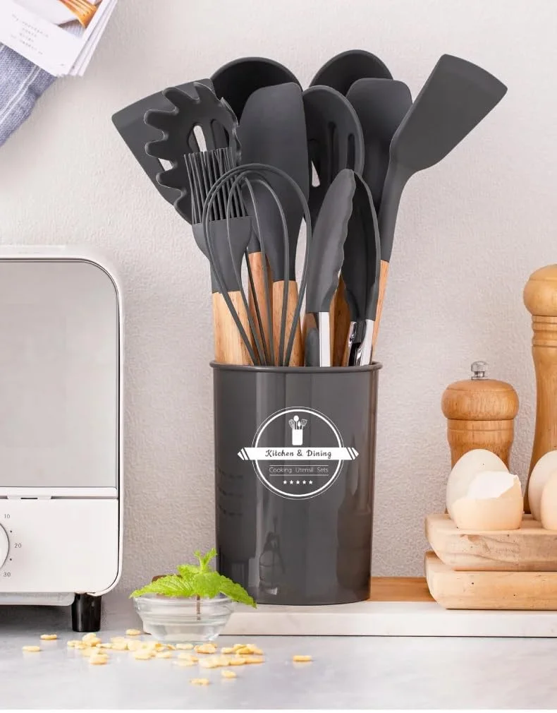 ست 12 تکه لوازم آشپزی سیلیکونی مقاوم در برابر حرارت با دسته های چوبی، فاقد BPA، ایمن و غیر سمی، ست کفگیر با سطل نگهداری (مشکی) ست 12 تکه لوازم آشپزی سیلیکونی مقاوم در برابر حرارت با دسته های چوبی، فاقد BPA، ایمن و غیر سمی، ست کفگیر با سطل نگهداری (مشکی)