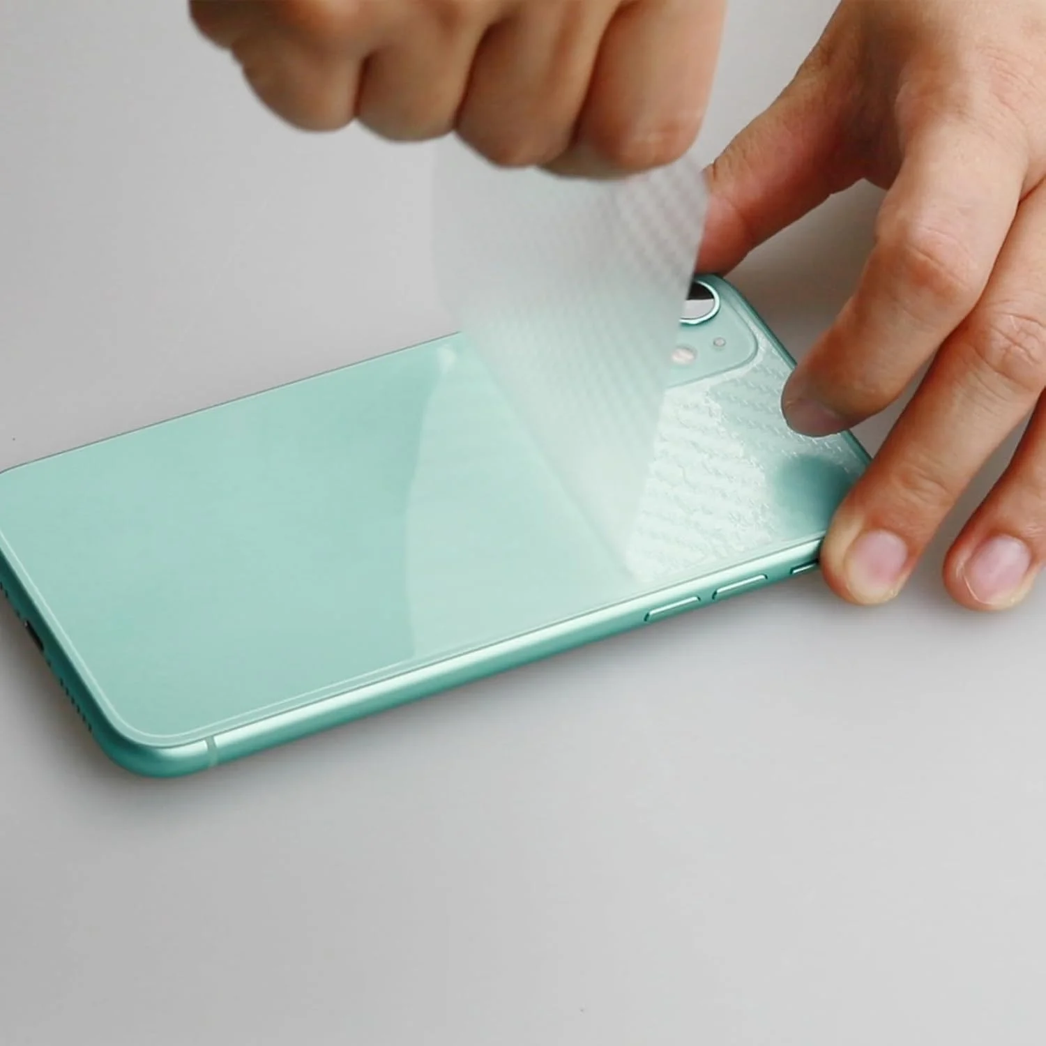 محافظ صفحه نمایش شیشه ای حرارت دیده با سختی 9H برای آیفون 11/XR سایز 6.1 اینچ، 2 عدد به همراه 2 عدد محافظ پشت گوشی فیبر کربنی، نصب آسان محافظ صفحه نمایش شیشه ای حرارت دیده با سختی 9H برای آیفون 11/XR سایز 6.1 اینچ، 2 عدد به همراه 2 عدد محافظ پشت گوشی فیبر کربنی، نصب آسان