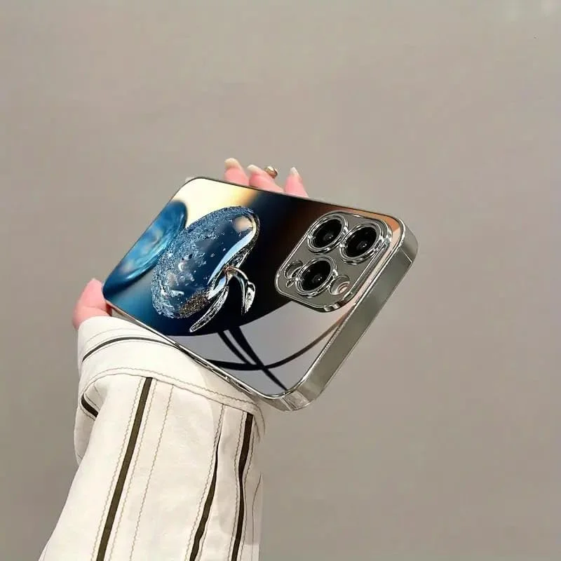 قاب گوشی آیفون با طرح سیب کریستالی آبی – روکش پشتی شیشه ای آبکاری شده با محافظ لنز – شیک، بادوام، باریک – سازگار با تمام سری های آیفون