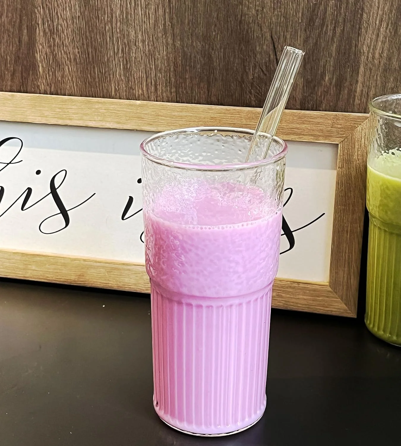 لیوان های شیشه ای ANOTION با درب و نی - فنجان های قهوه 650 میلی لیتری هدیه برای زنان، لیوان های نوشیدنی، لیوان اسموتی یخی، لیوان آب، ظروف شیشه ای راه راه، لیوان های شفاف، ماگ مسافرتی قهوه، ست لیوان