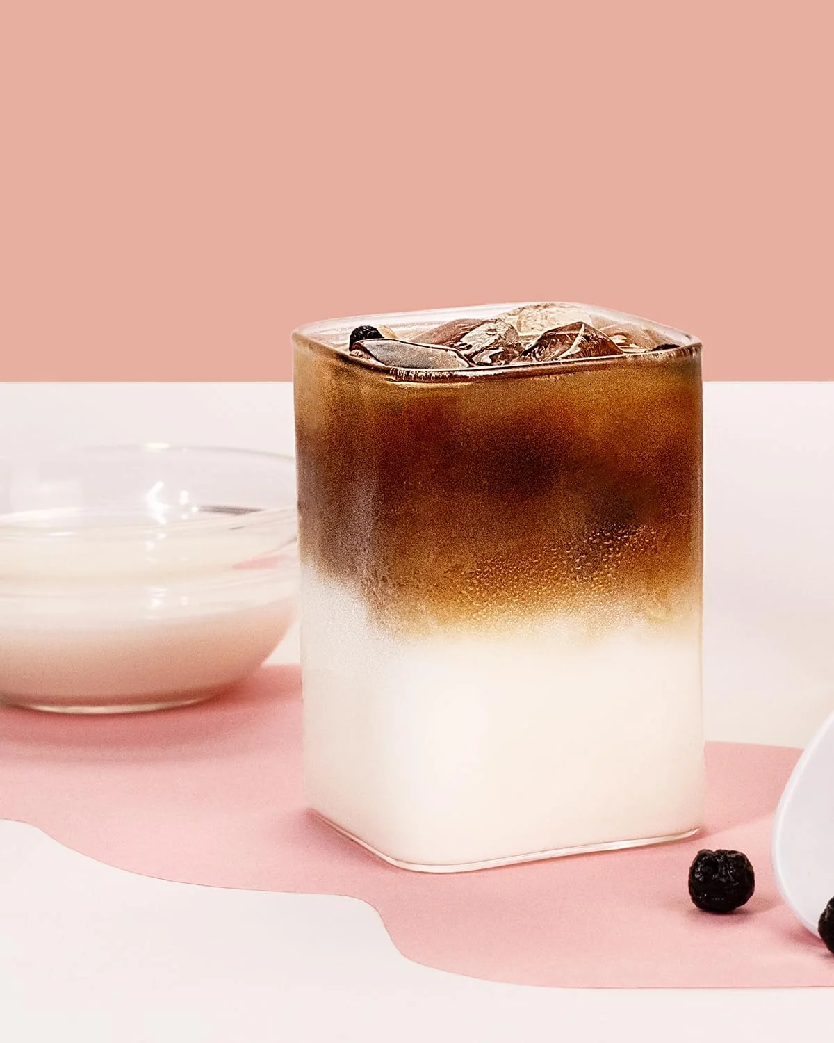 لیوان های نوشیدنی لوکس 240 میلی لیتری، ست 4 عددی لیوان های مربعی نازک، ظروف شیشه ای بار زیبا برای آب، آب میوه، آبجو، نوشیدنی ها، کوکتل ها و نوشیدنی های مخلوط، شیشه مربعی بدون سرب، لیوان های نوشیدنی شیشه ای