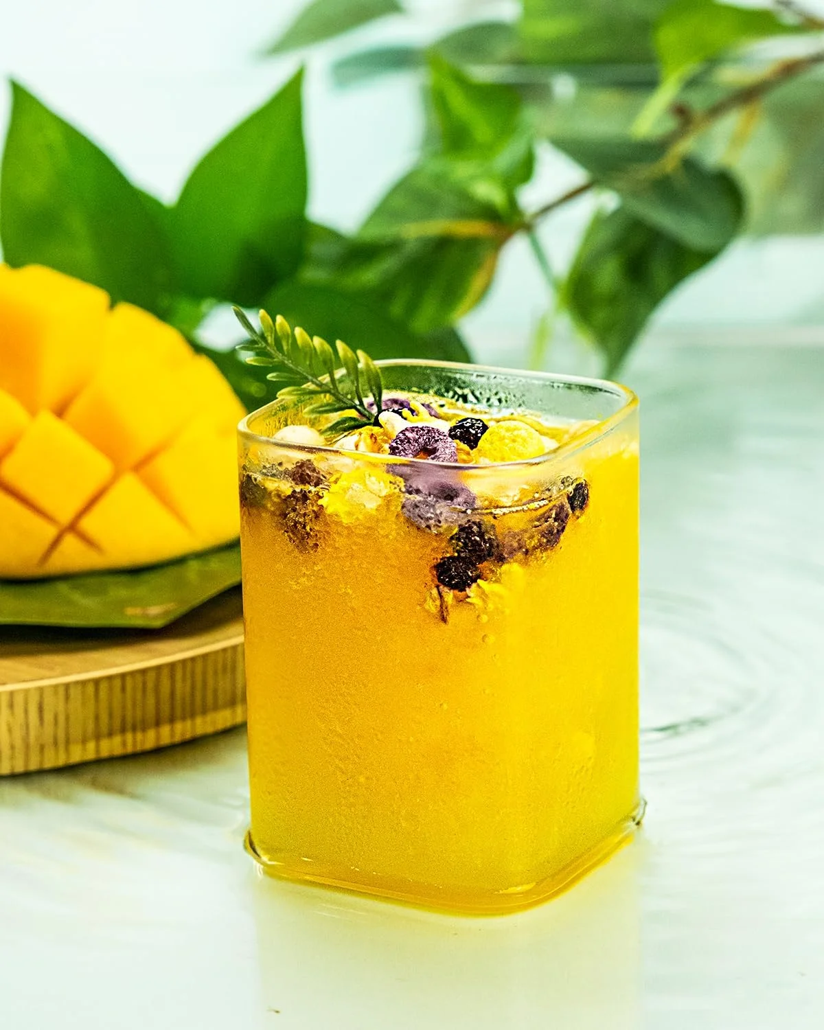 لیوان های نوشیدنی لوکس 240 میلی لیتری، ست 4 عددی لیوان های مربعی نازک، ظروف شیشه ای بار زیبا برای آب، آب میوه، آبجو، نوشیدنی ها، کوکتل ها و نوشیدنی های مخلوط، شیشه مربعی بدون سرب، لیوان های نوشیدنی شیشه ای