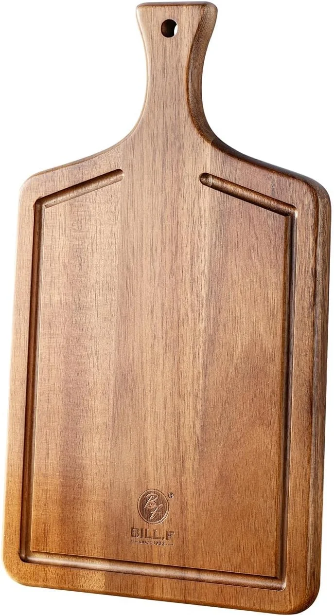 تخته برش چوبی آکاسیا BF BILL.F SINCE 1983 با دسته برای گوشت، سبزیجات، نان - تخته سرو چوبی تزئینی با شیار آبمیوه برای آشپزخانه و اتاق غذاخوری، 38 × 23 سانتی متر