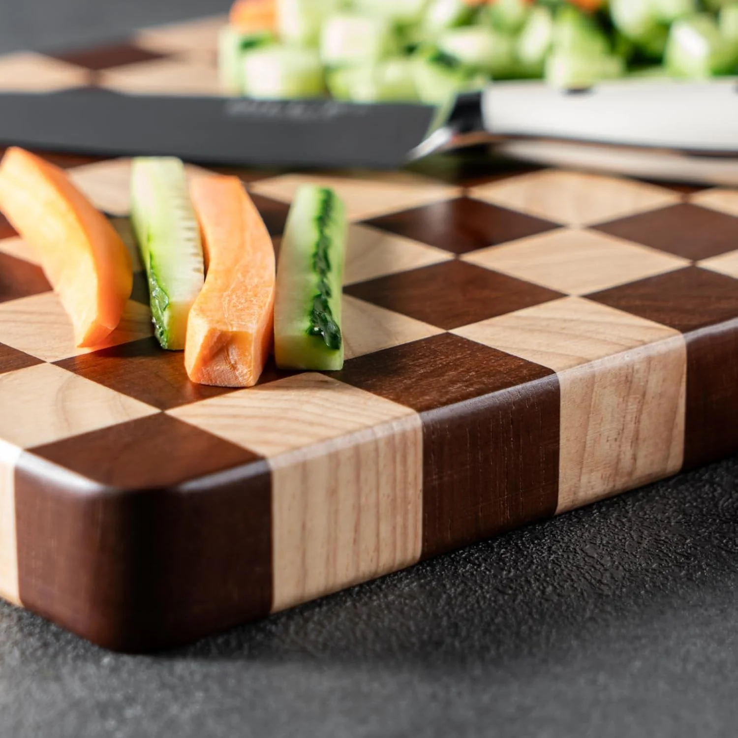 تخته گوشت چوبی BF BILL.F مدل 1983 با طرح شطرنجی و دستگیره های داخلی، 36x24x2.5 سانتی متر، ایده آل برای خرد کردن گوشت، سبزیجات، پنیر و نان