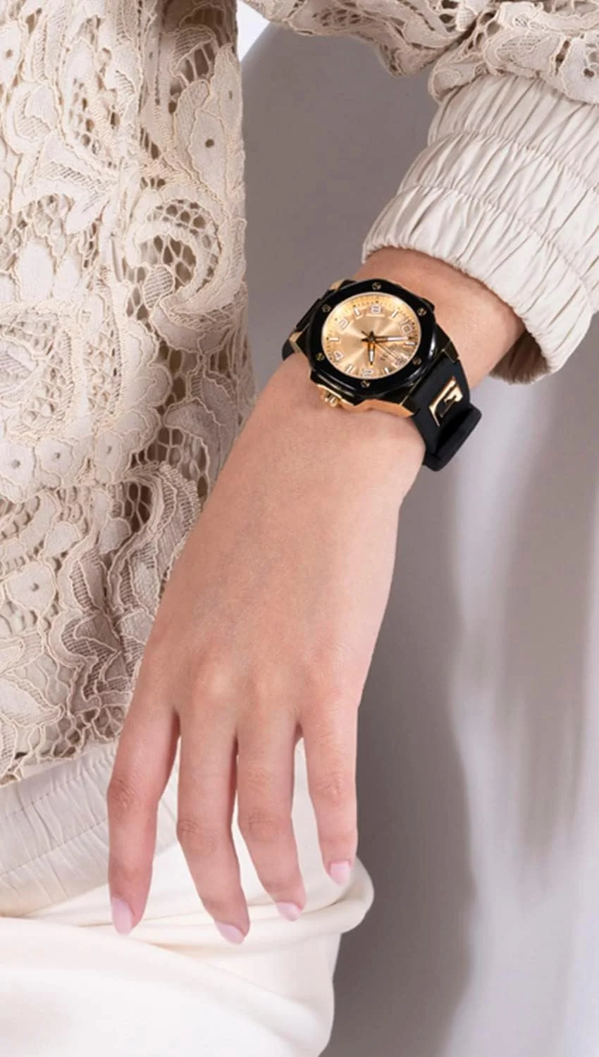 ساعت آنالوگ طلایی و سیلیکونی مشکی GUESS ساعت آنالوگ طلایی و سیلیکونی مشکی GUESS