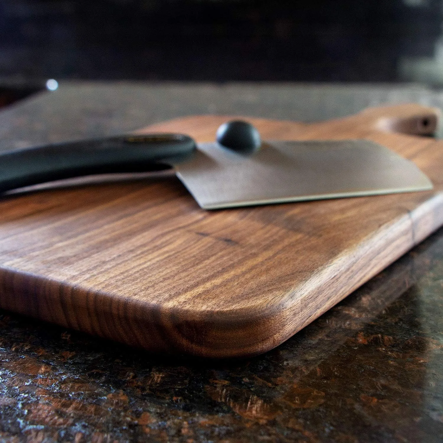 تخته برش چوبی ارگانیک Brazos Home برای آشپزخانه، تخته سرو، سینی سرو پنیر و گوشت از چوب گردوی تیره برای سرو یا خرد کردن میوه، سبزیجات یا گوشت، 40x20 سانتی متر، بزرگ، روغن کاری شده تخته برش چوبی ارگانیک Brazos Home برای آشپزخانه، تخته سرو، سینی سرو پنیر و گوشت از چوب گردوی تیره برای سرو یا خرد کردن میوه، سبزیجات یا گوشت، 40x20 سانتی متر، بزرگ، روغن کاری شده