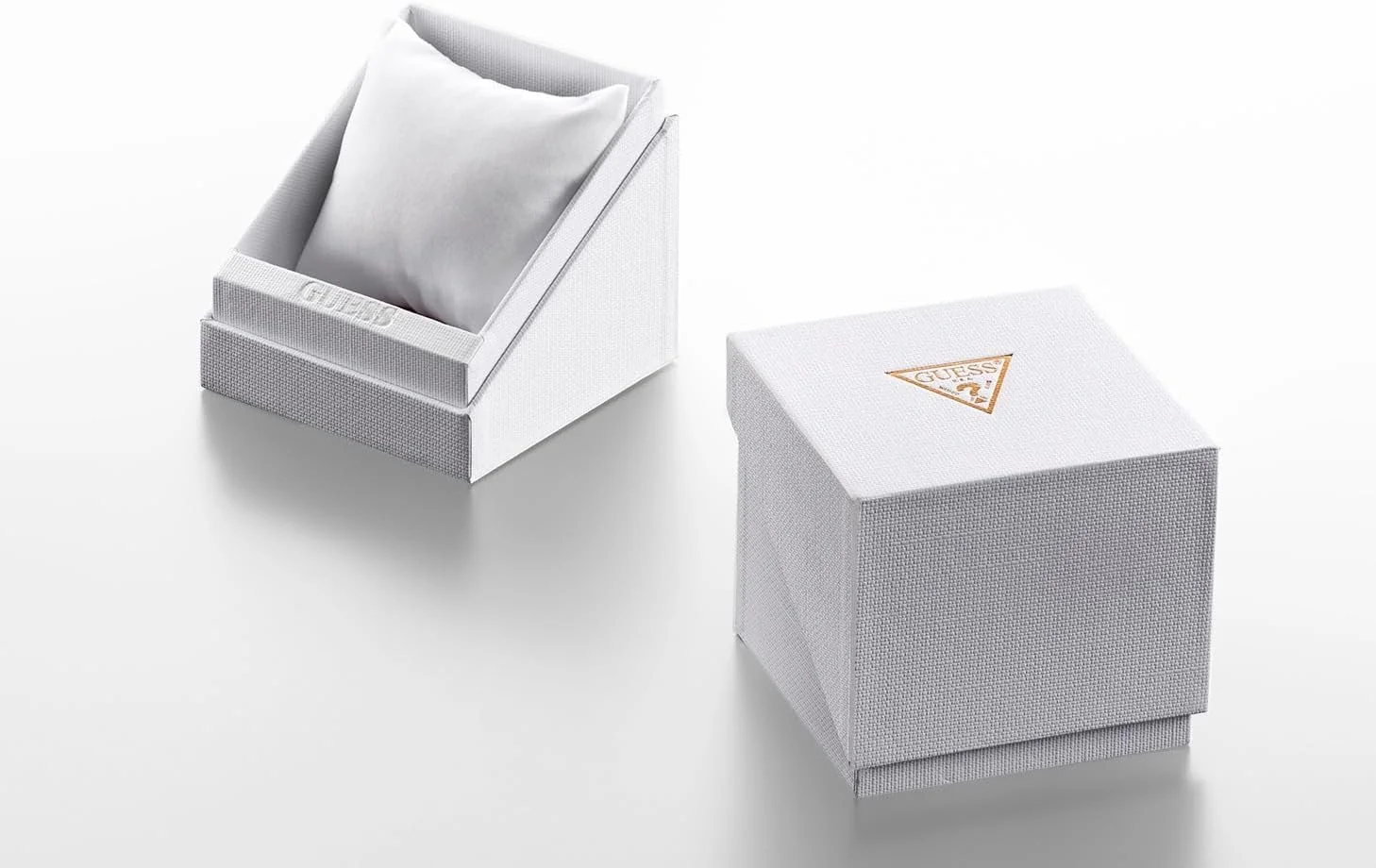 ساعت آنالوگ طلایی بافتدار GUESS ساعت آنالوگ طلایی بافتدار GUESS