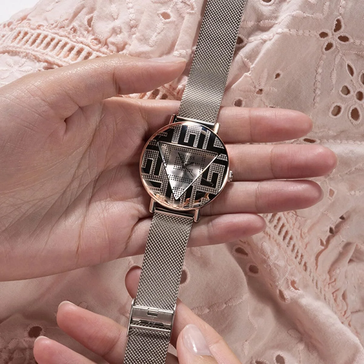 ساعت مچی زنانه آنالوگ گس صفحه نقره ای - GW0527L1