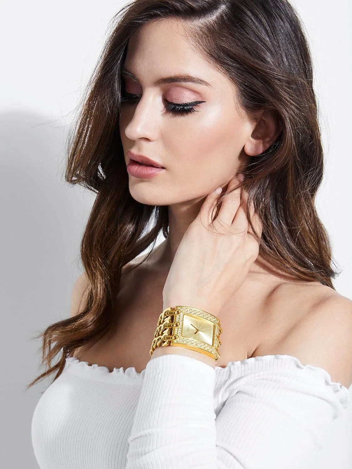 ساعت زنجیری نگین دار طلایی رنگ گس، سایز 39 میلی متر ساعت زنجیری نگین دار طلایی رنگ گس، سایز 39 میلی متر