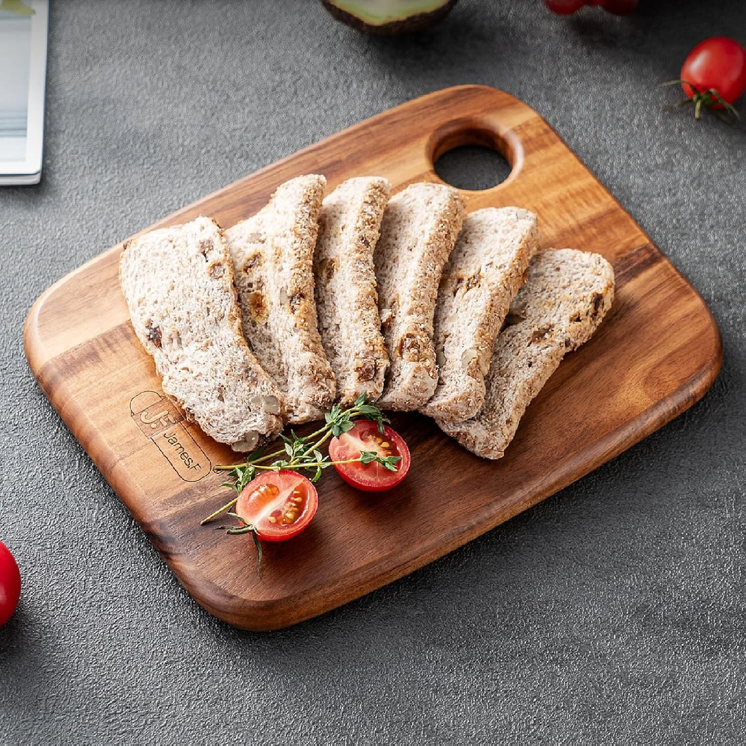 تخته برش چوبی آکاسیا، تخته برش چوبی سنگین جیمز.اف برای آشپزخانه، تخته سرو چوبی با سوراخ آویز برای گوشت، نان یا سبزیجات (25 x 20 x 1.8 سانتی متر)، هدیه