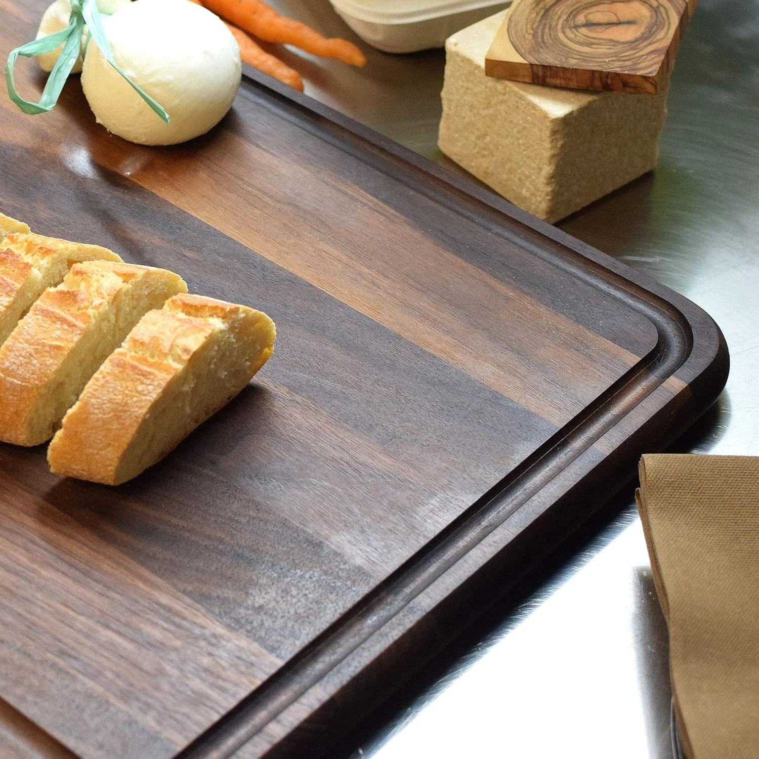 تخته گوشت چوبی ساخته شده از چوب گردوی آمریکایی، دست ساز، روغن زده شده، برای آماده سازی غذا - گوشت، سبزیجات، نان، پنیر ... (بزرگ، 40 x 30 x 1.9 سانتی متر، قهوه ای)