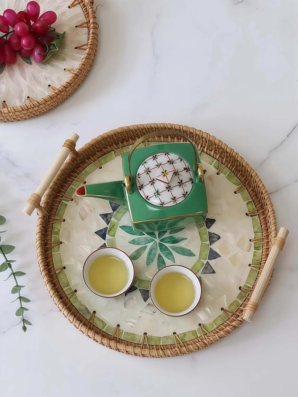 سینی حصیری گرد با دسته، دیس با روکش صدف، سینی سرو حصیری تزئینی با پایه چوبی، سینی سبد بافته شده برای نان، میوه، قهوه، طرح برگ