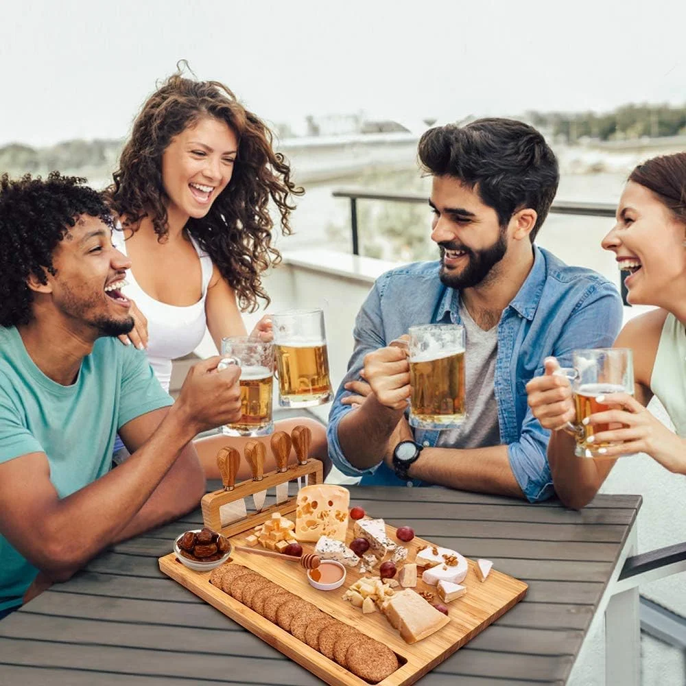 تخته سرو پنیر بامبو همراه با ست چاقو، سینی اردو خوری و تخته سرو گوشت، تخته سرو چوبی، هدیه ای خاص برای کریسمس، عروسی، سالگرد تولد