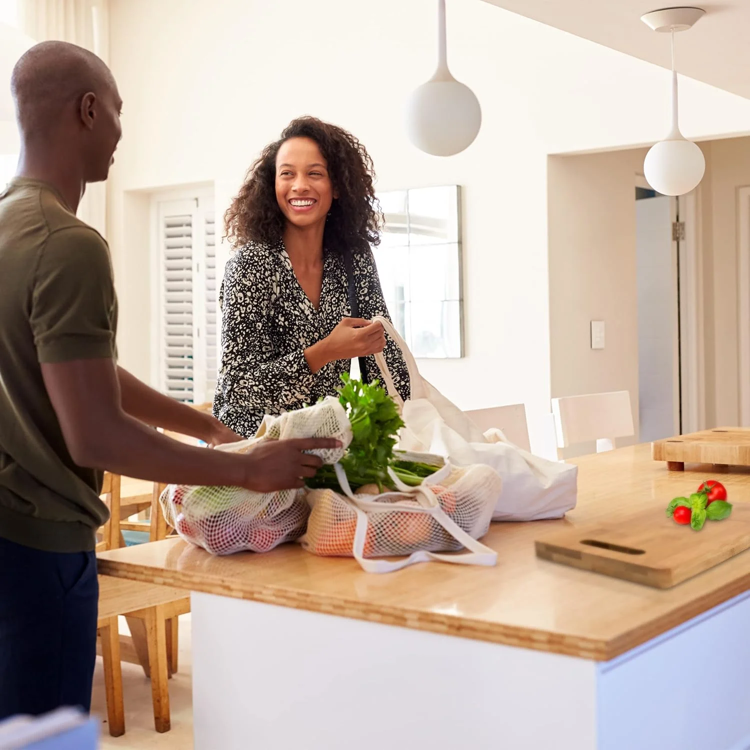 تخته برش بامبو با دسته: 1.5 x 35 x 15 سانتی متر، همچنین به عنوان تخته صبحانه یا سرو، ست 4 عددی تخته آشپزخانه چوبی دو طرفه محافظ تیغه، قهوه ای طبیعی