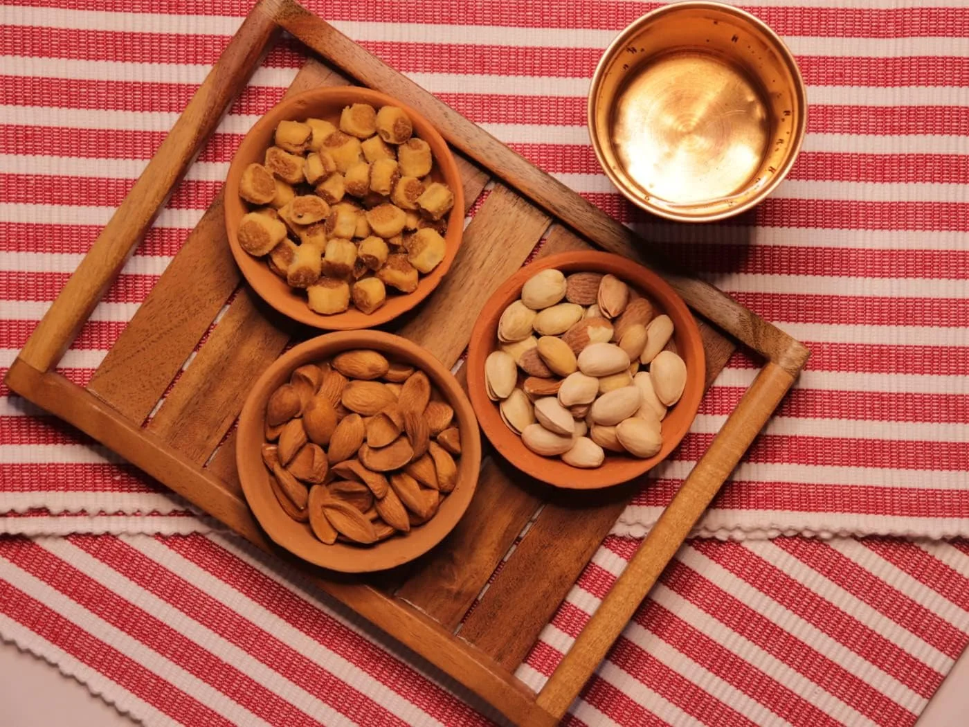 سینی سرو چوبی وستا هومز برای خانه، آشپزخانه، رستوران، سازمان دهنده اداری، میز غذاخوری | چوب اقاقیا ممتاز | دست ساز (25 x 18 x 3.5 سانتی متر)