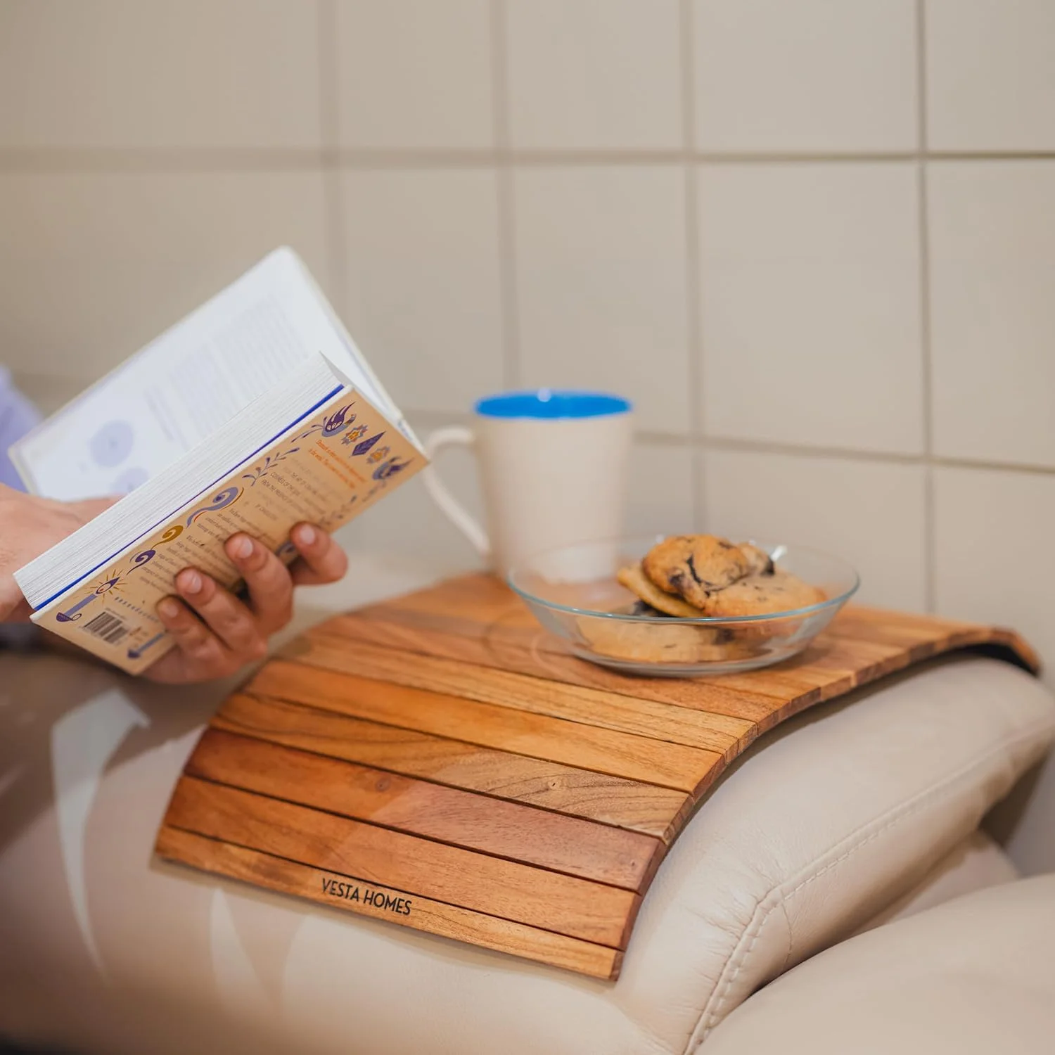 سینی دسته مبل وستا هومز | چوب اقاقیا دست ساز | سینی کرکره ای | انعطاف پذیر و تاشو | زیر بشقابی | مناسب برای غذا، نوشیدنی، تنقلات، زیر لیوانی | 43 x 28 x 1.3 سانتی متر | دست ساز سینی دسته مبل وستا هومز | چوب اقاقیا دست ساز | سینی کرکره ای | انعطاف پذیر و تاشو | زیر بشقابی | مناسب برای غذا، نوشیدنی، تنقلات، زیر لیوانی | 43 x 28 x 1.3 سانتی متر | دست ساز