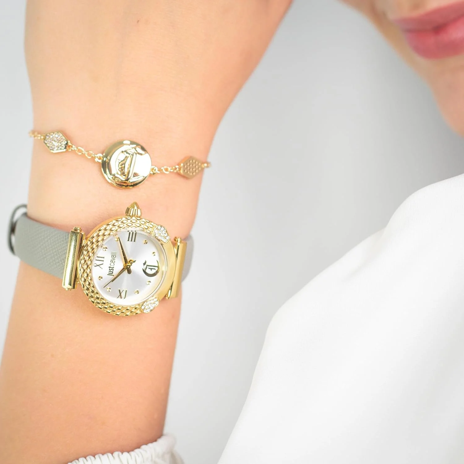 ساعت مچی عقربه ای زنانه جاست کاوالی با بند چرمی مدل JC1L332L0025 ساعت مچی عقربه ای زنانه جاست کاوالی با بند چرمی مدل JC1L332L0025