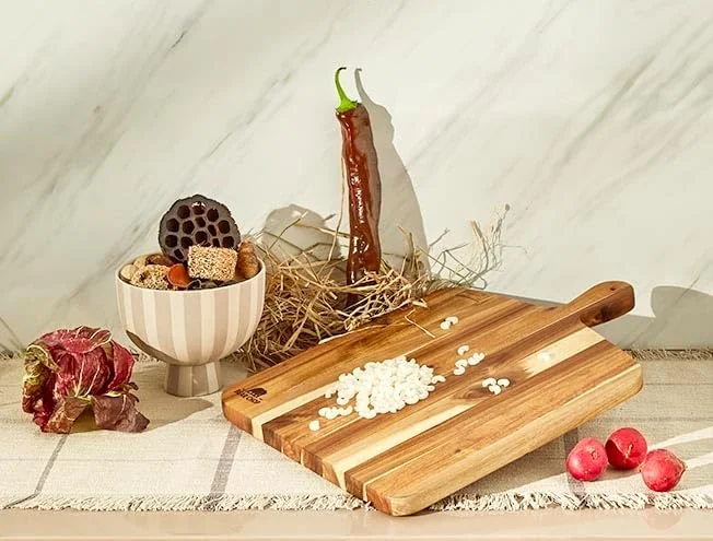 تخته برش چوبی آکاسیا Bearchop با دسته، [43cm x 33cm x 1.9cm] تخته سرو بزرگ چوبی برای سرو غذا، تخته سرو چوبی تزئینی برای آشپزخانه، تخته پنیر برای نمایش