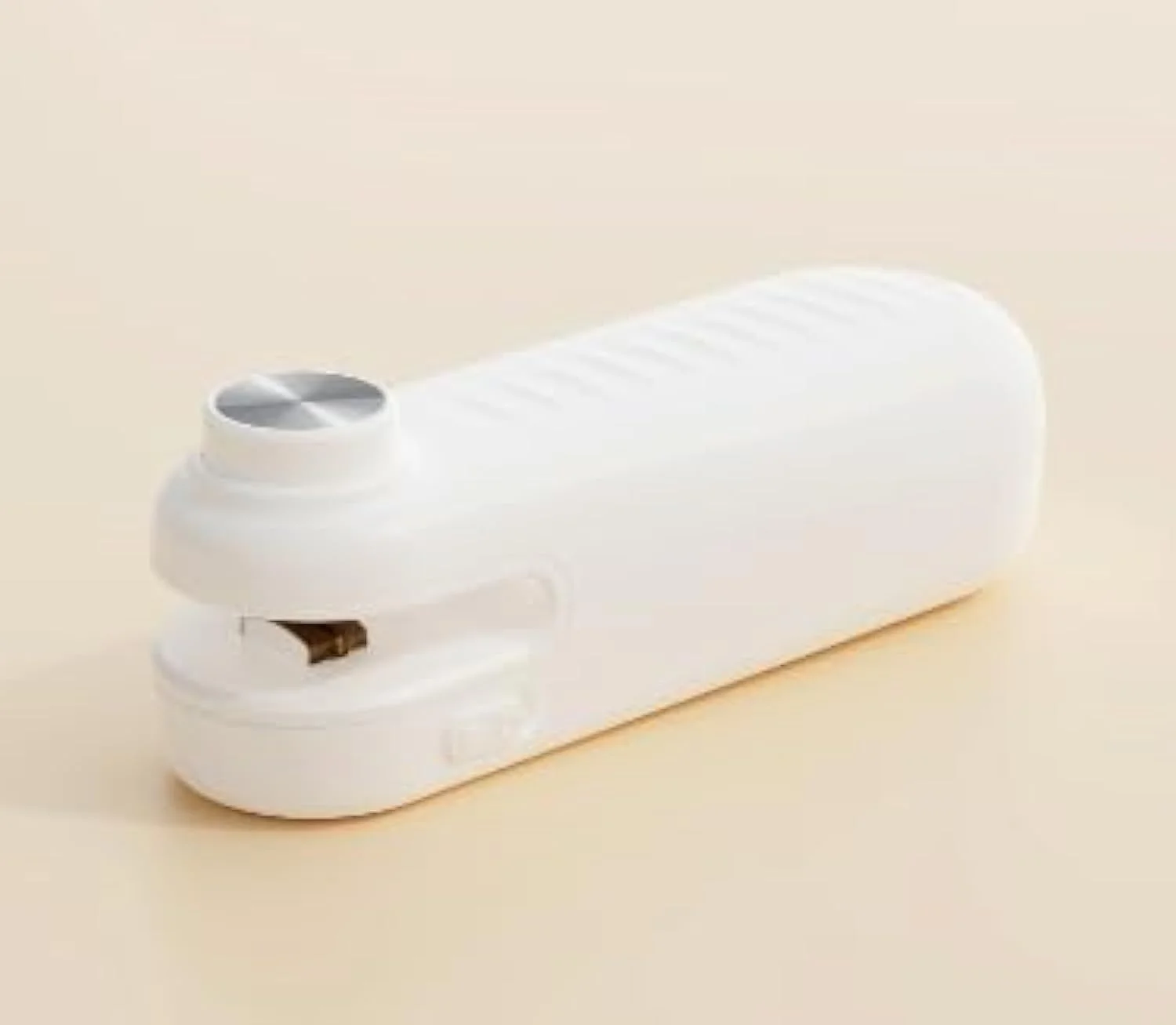 دستگاه پرس کیسه ای کوچک 2 در 1 NALACAL، دستگاه پرس حرارتی کیسه با کاتر، دستگاه پرس حرارتی کیسه ای قابل شارژ USB C، دستگاه پرس مجدد کیسه ای قابل حمل برای کیسه های پلاستیکی، تنقلات و نگهداری مواد غذایی، سفید مایل به کرم