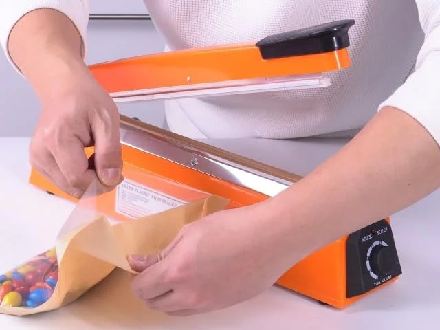 دستگاه پرس حرارتی حرفه ای، دستگاه بسته بندی ایمپالس 300 میلی متری، نارنجی و سفید، مقاوم