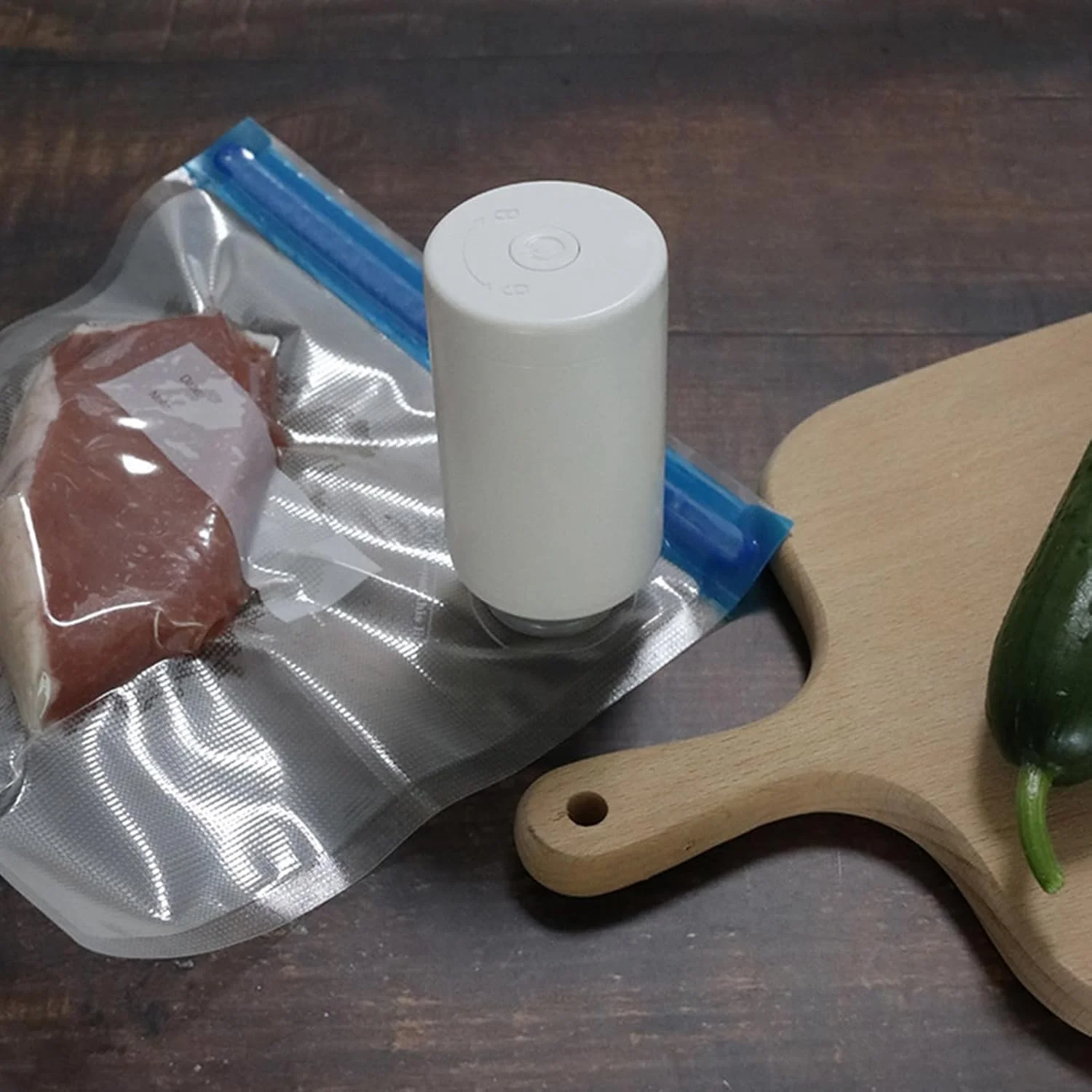 دستگاه وکیوم سیلر غذای قابل حمل Silk Route، دستگاه چند منظوره با نشانگر LED، پمپ هوای بادوام، سیلر موثر برای تازگی تنقلات، کیسه های زیپ دار و کلوچه دستگاه وکیوم سیلر غذای قابل حمل Silk Route، دستگاه چند منظوره با نشانگر LED، پمپ هوای بادوام، سیلر موثر برای تازگی تنقلات، کیسه های زیپ دار و کلوچه