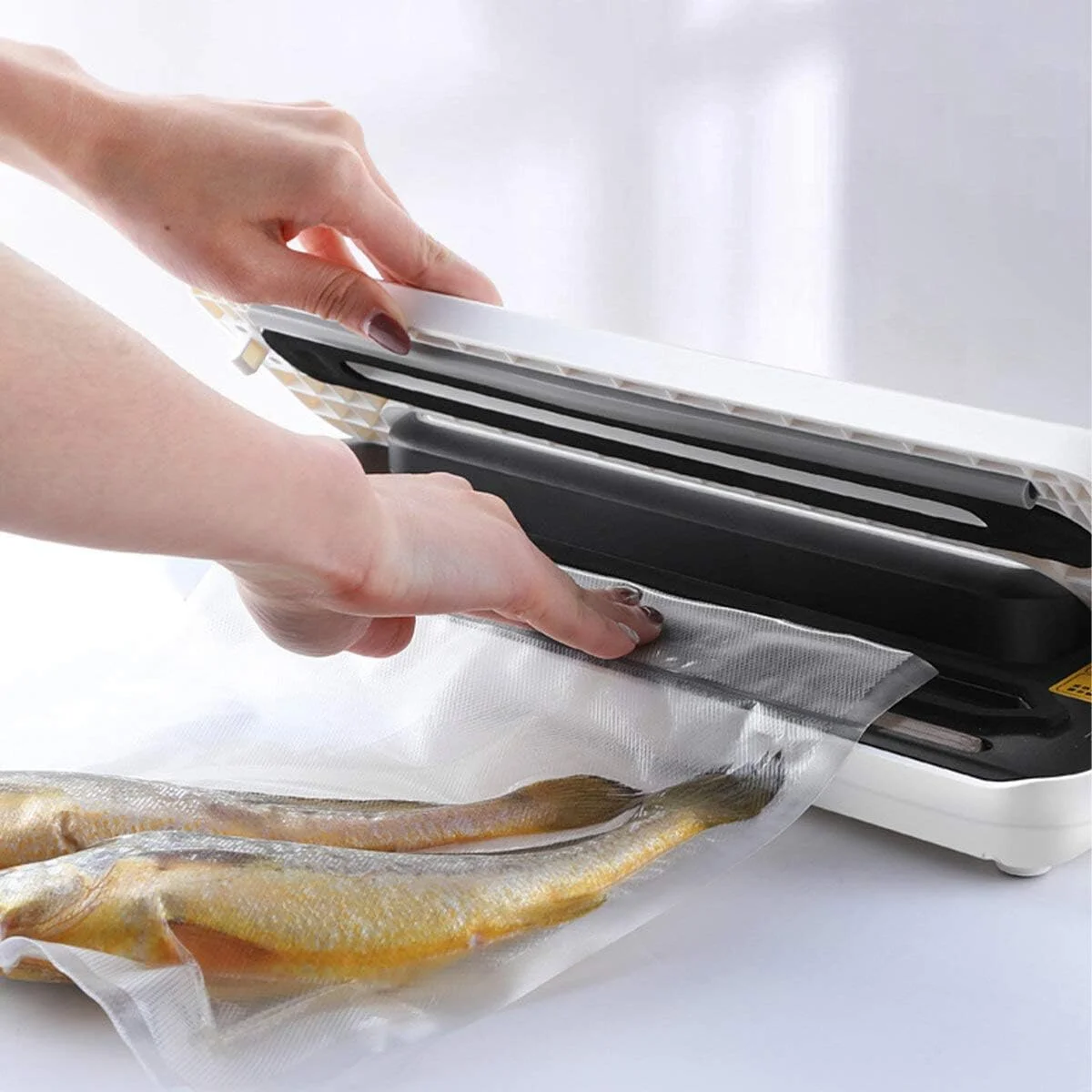 دستگاه بسته بندی وکیوم مواد غذایی اتوماتیک TTGLRT به همراه 10 عدد کیسه