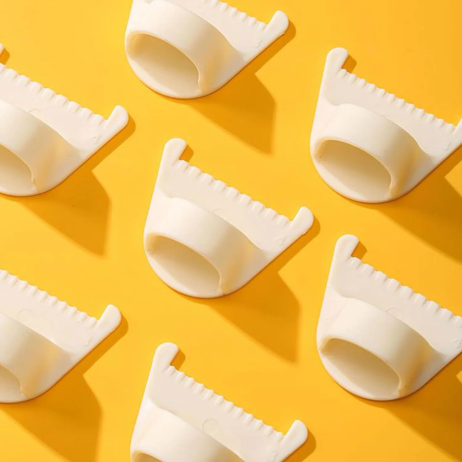 انگشتانه خیاطی، محافظ انگشت ارگونومیک، انگشتانه ارگونومیک برای خیاطی، کاردستی، گلدوزی، تکه دوزی، روکش مبلمان، مبتدیان و بزرگسالان