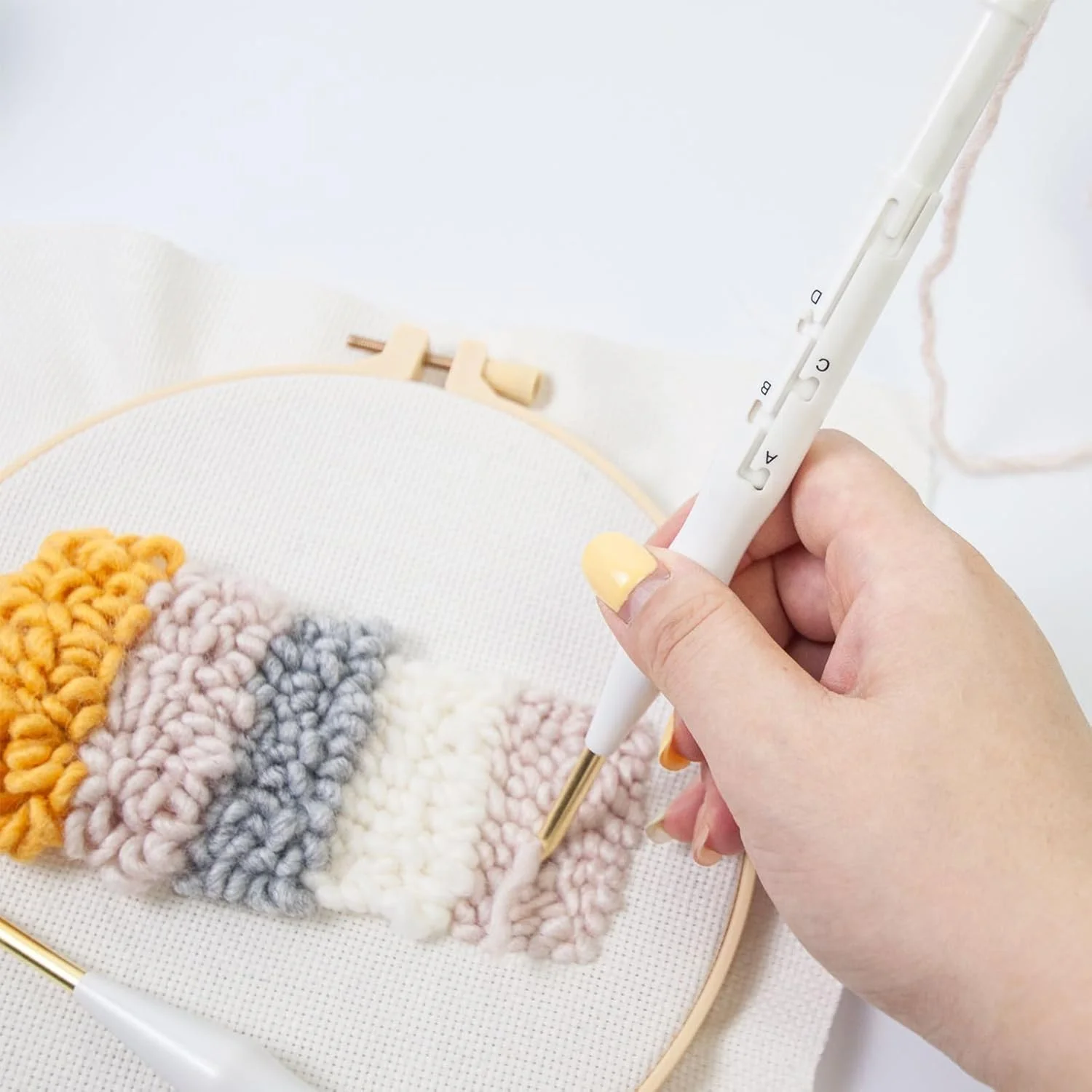 قلم سوزن پانچ گلدوزی - کیت نخ کش قلم گلدوزی قابل تنظیم | لوازم هنری و صنایع دستی برای بزرگسالان و مبتدیان برای تزئین فرش، جوراب، لباس و صنایع دستی خلاقانه قلم سوزن پانچ گلدوزی - کیت نخ کش قلم گلدوزی قابل تنظیم | لوازم هنری و صنایع دستی برای بزرگسالان و مبتدیان برای تزئین فرش، جوراب، لباس و صنایع دستی خلاقانه