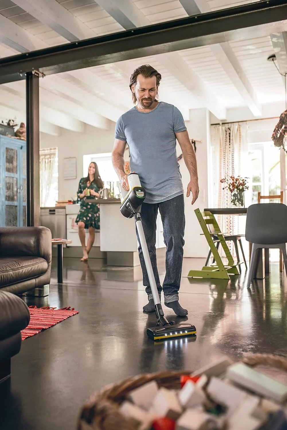 جاروبرقی شارژی VC 6 Premium Our Family - سفید جاروبرقی شارژی VC 6 Premium Our Family - سفید