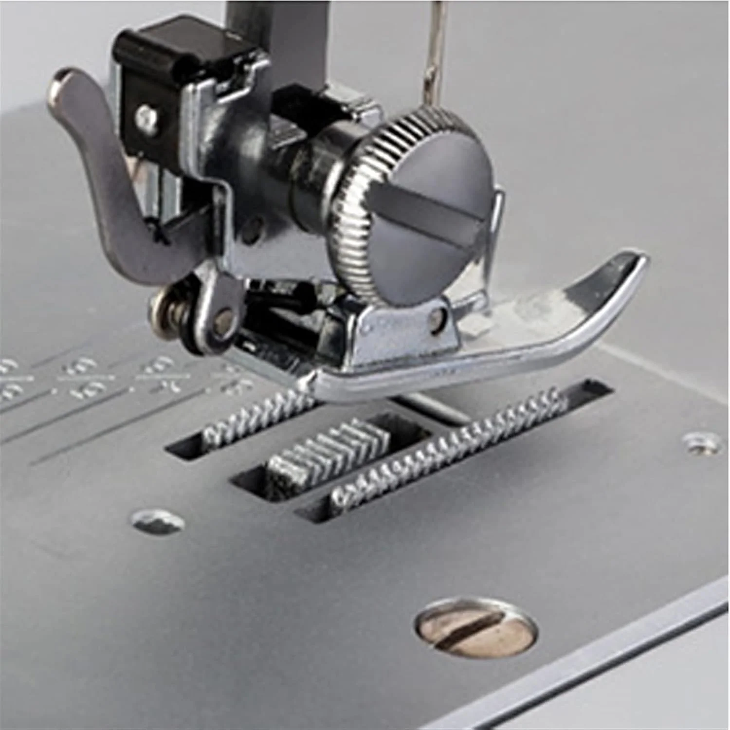 چرخ خیاطی بدنه فلزی ضخیم، چرخ خیاطی چند منظوره برقی رومیزی خانگی با قابلیت دوخت لبه چرخ خیاطی بدنه فلزی ضخیم، چرخ خیاطی چند منظوره برقی رومیزی خانگی با قابلیت دوخت لبه