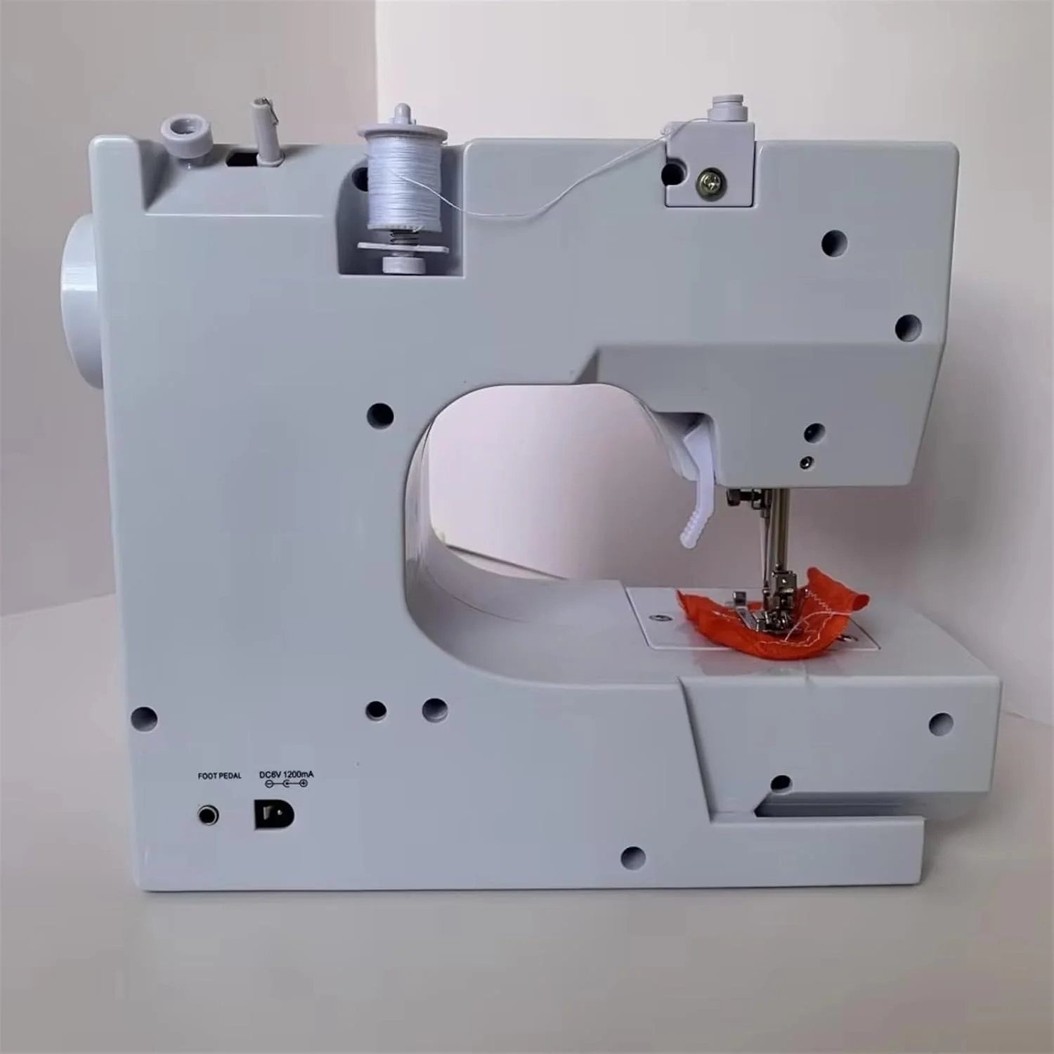 چرخ خیاطی، چرخ خیاطی برقی قابل حمل برای مبتدیان با 12 طرح دوخت، چراغ LED، پدال پا، دوخت دو نخ، خیاطی آسان چرخ خیاطی، چرخ خیاطی برقی قابل حمل برای مبتدیان با 12 طرح دوخت، چراغ LED، پدال پا، دوخت دو نخ، خیاطی آسان